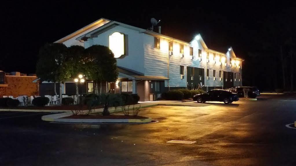 Coastal Inn & Suites Wilmington Exterior foto